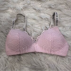 Victoria’s Secret t-Shirt Lightly Lined Wireless Pink Lace Bra